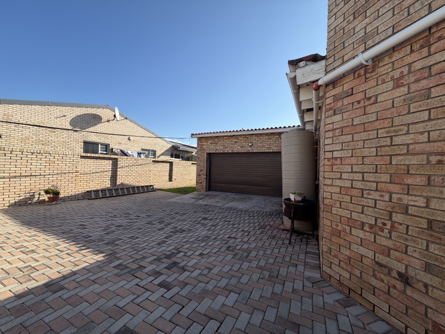 4 Bedroom Property for Sale in Kabeljauws Eastern Cape